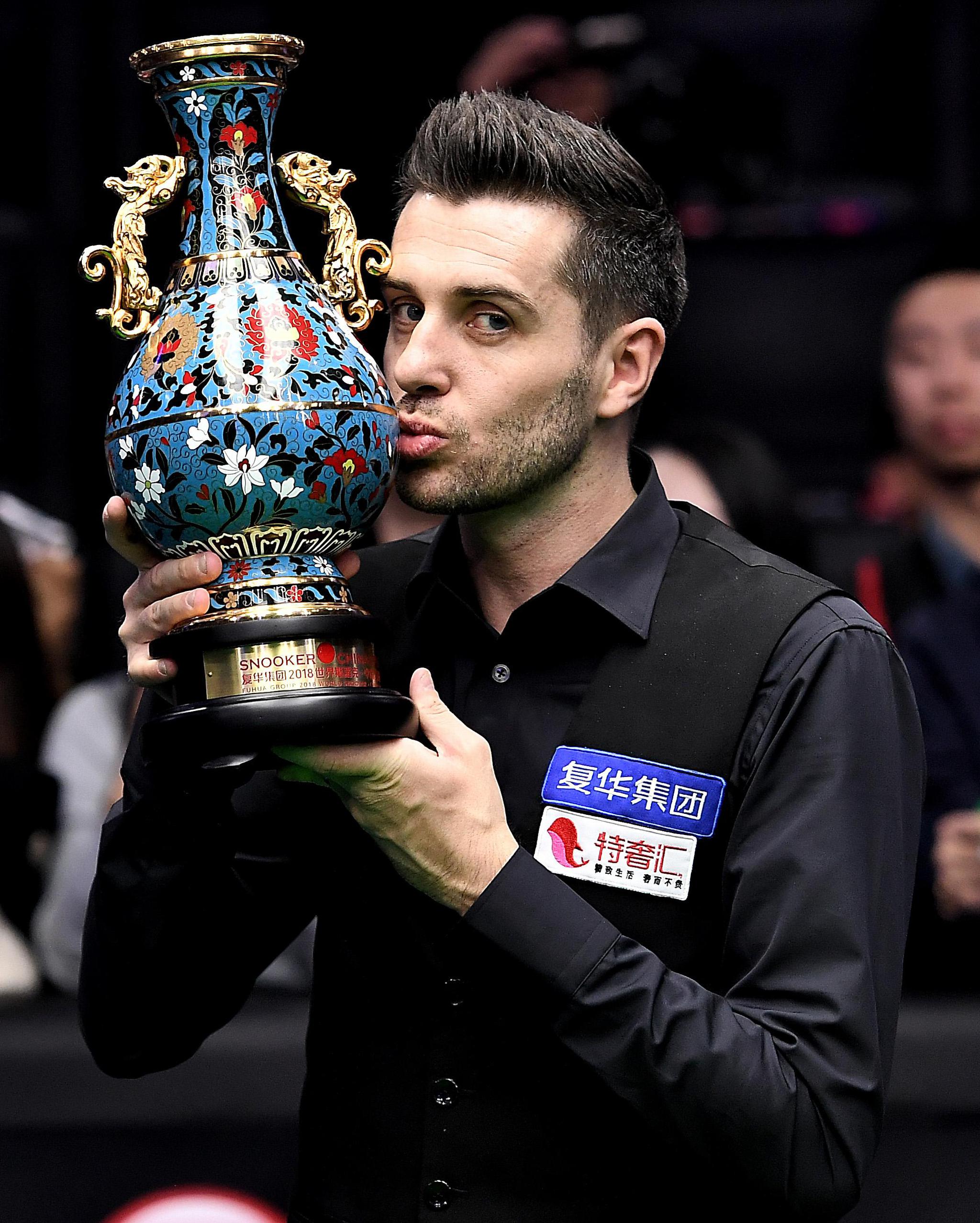 但眼神中闪 但眼神中闪