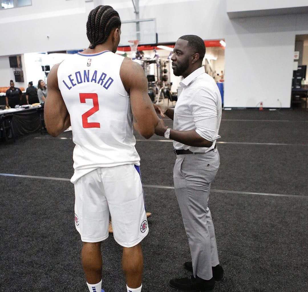 对更衣室与 对更衣室与